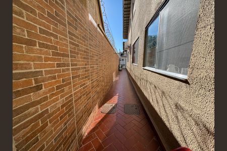 Casa à venda com 333m², 4 quartos e 5 vagas Casa à venda com 333m², 4 quartos e 5 vagasCorredor