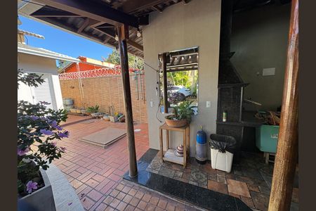Casa à venda com 333m², 4 quartos e 5 vagas Casa à venda com 333m², 4 quartos e 5 vagasArea externa