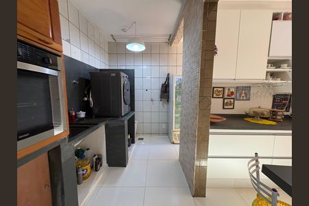 Casa à venda com 333m², 4 quartos e 5 vagas Casa à venda com 333m², 4 quartos e 5 vagasCozinha