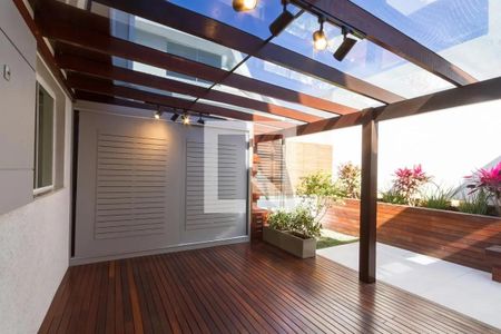 Casa de condomínio à venda com 164m², 4 quartos e 2 vagas Casa de condomínio à venda com 164m², 4 quartos e 2 vagasÁrea externa
