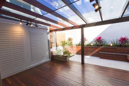 Casa de condomínio à venda com 164m², 4 quartos e 2 vagas Casa de condomínio à venda com 164m², 4 quartos e 2 vagasÁrea externa