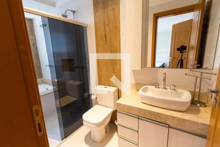Casa de condomínio à venda com 164m², 4 quartos e 2 vagas Casa de condomínio à venda com 164m², 4 quartos e 2 vagasBanheiro