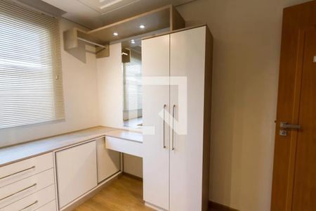Casa de condomínio à venda com 164m², 4 quartos e 2 vagas Casa de condomínio à venda com 164m², 4 quartos e 2 vagasQuarto