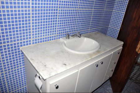 Casa para alugar com 120m², 2 quartos e sem vaga Casa para alugar com 120m², 2 quartos e sem vagaBanheiro Social