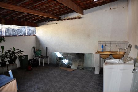  Área de Serviço de casa para alugar com 2 quartos, 120m² em Jardim Santa Lucrecia, São Paulo