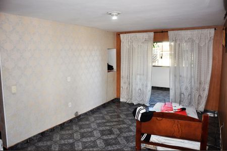 Sala de casa para alugar com 2 quartos, 120m² em Jardim Santa Lucrecia, São Paulo