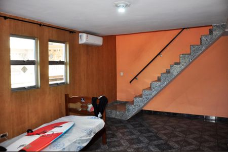 Sala de casa para alugar com 2 quartos, 120m² em Jardim Santa Lucrecia, São Paulo