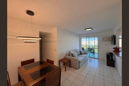 Sala de apartamento para alugar com 2 quartos, 69m² em Recreio dos Bandeirantes, Rio de Janeiro