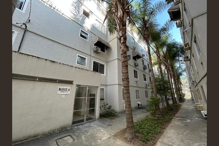 Fachada do bloco de apartamento para alugar com 2 quartos, 42m² em Tomás Coelho, Rio de Janeiro