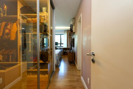 Suíte 1 de apartamento à venda com 4 quartos, 225m² em Jardim Santo Antonio, São Paulo