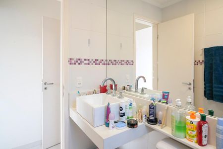 Apartamento à venda com 76m², 2 quartos e 1 vagaBanheiro da suíte