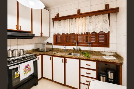 Casa para alugar com 340m², 4 quartos e 5 vagas Casa para alugar com 340m², 4 quartos e 5 vagasCozinha 2