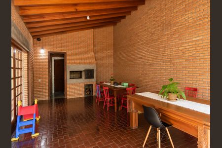 Casa para alugar com 340m², 4 quartos e 5 vagas Casa para alugar com 340m², 4 quartos e 5 vagasÁrea externa