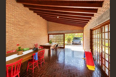 Casa para alugar com 340m², 4 quartos e 5 vagas Casa para alugar com 340m², 4 quartos e 5 vagasÁrea externa