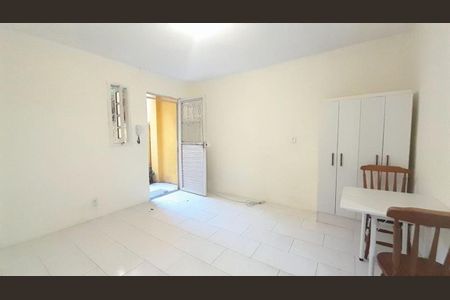 Studio para alugar com 22m², 1 quarto e sem vaga Studio para alugar com 22m², 1 quarto e sem vagaSala / Quarto