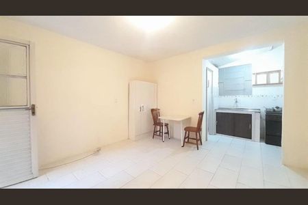 Studio para alugar com 22m², 1 quarto e sem vaga Studio para alugar com 22m², 1 quarto e sem vagaSala / Quarto