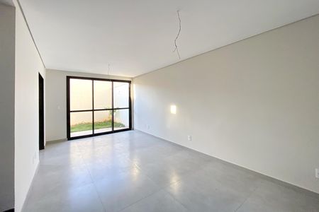 Casa à venda com 4 quartos, 124m² em Ouro Preto, Belo Horizonte
