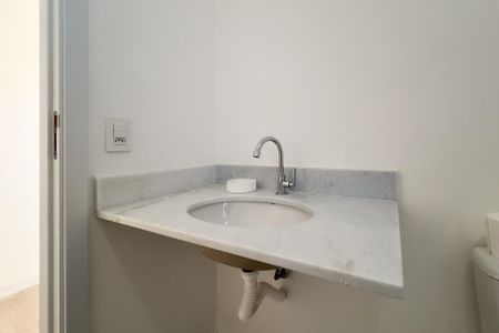 Banheiro da Suíte de apartamento à venda com 2 quartos, 65m² em Vila Sao Sebastiao, Valinhos