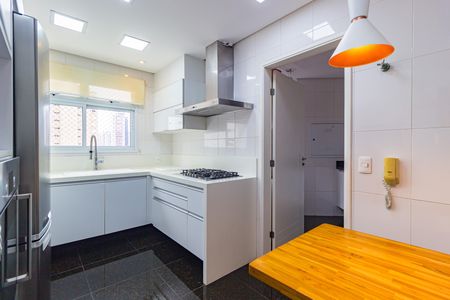 Apartamento à venda com 131m², 3 quartos e 3 vagas Apartamento à venda com 131m², 3 quartos e 3 vagasCozinha