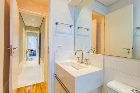 Apartamento à venda com 131m², 3 quartos e 3 vagas Apartamento à venda com 131m², 3 quartos e 3 vagasBanheiro - Suíte 2