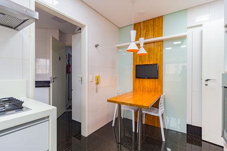 Apartamento à venda com 131m², 3 quartos e 3 vagas Apartamento à venda com 131m², 3 quartos e 3 vagasCozinha