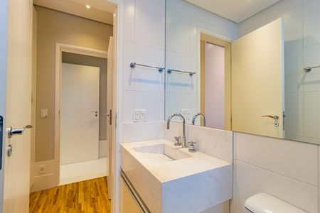 Apartamento à venda com 131m², 3 quartos e 3 vagas Apartamento à venda com 131m², 3 quartos e 3 vagasBanheiro - Suíte