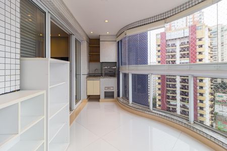 Apartamento à venda com 131m², 3 quartos e 3 vagas Apartamento à venda com 131m², 3 quartos e 3 vagasVaranda