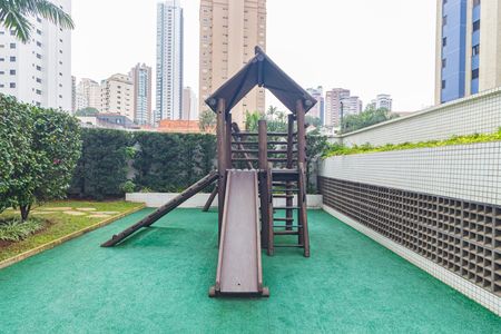 Apartamento à venda com 131m², 3 quartos e 3 vagas Apartamento à venda com 131m², 3 quartos e 3 vagasPlayground