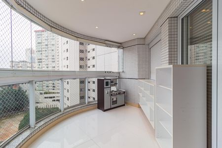 Apartamento à venda com 131m², 3 quartos e 3 vagas Apartamento à venda com 131m², 3 quartos e 3 vagasVaranda