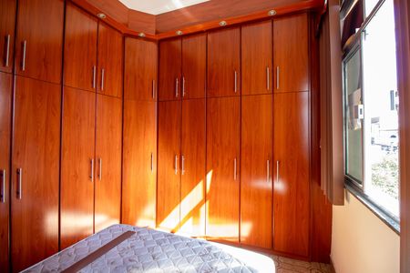 Quarto 1 de apartamento à venda com 2 quartos, 80m² em Ramos, Rio de Janeiro
