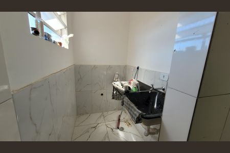 Área de Serviço de casa para alugar com 3 quartos, 135m² em Jardim Ipê, Itaquaquecetuba