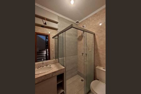 Banheiro 3 de casa para alugar com 3 quartos, 195m² em Espírito Santo, Porto Alegre
