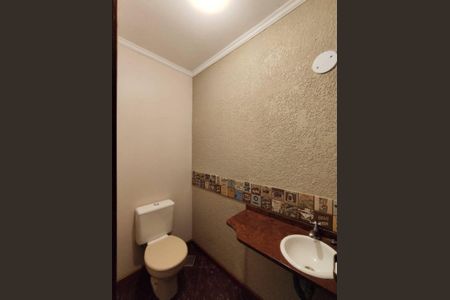 Banheiro 2 de casa para alugar com 3 quartos, 195m² em Espírito Santo, Porto Alegre