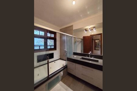 Banheiro 1 de casa para alugar com 3 quartos, 195m² em Espírito Santo, Porto Alegre