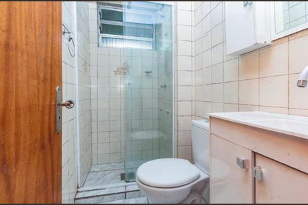 Banheiro de apartamento para alugar com 2 quartos, 59m² em Jardim Sabará, Porto Alegre