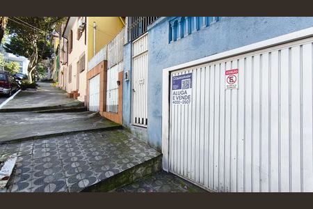 Fachada + Plaquinha de casa para alugar com 5 quartos, 144m² em Aclimação, São Paulo