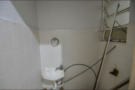 Apartamento para alugar com 68m², 2 quartos e sem vaga Apartamento para alugar com 68m², 2 quartos e sem vagaBanheiro de Serviço