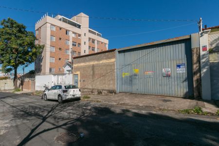 Fachada de casa à venda com 3 quartos, 138m² em Sagrada Família, Belo Horizonte