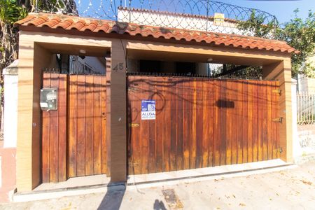 Fachada de casa para alugar com 4 quartos, 310m² em São Domingos, Niterói