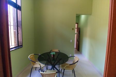 Casa para alugar com 310m², 4 quartos e 2 vagas Casa para alugar com 310m², 4 quartos e 2 vagasSala