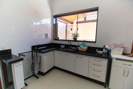 Casa para alugar com 310m², 4 quartos e 2 vagas Casa para alugar com 310m², 4 quartos e 2 vagasCozinha
