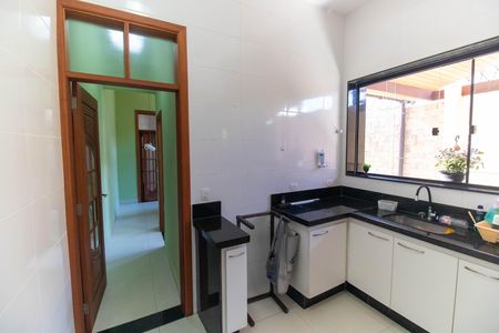 Casa para alugar com 310m², 4 quartos e 2 vagas Casa para alugar com 310m², 4 quartos e 2 vagasCozinha