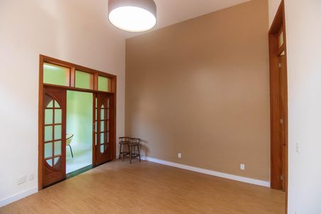 Casa para alugar com 310m², 4 quartos e 2 vagas Casa para alugar com 310m², 4 quartos e 2 vagasSala