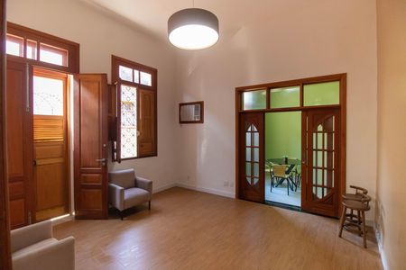Casa para alugar com 310m², 4 quartos e 2 vagas Casa para alugar com 310m², 4 quartos e 2 vagasSala