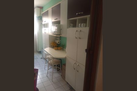 Cozinha de apartamento à venda com 2 quartos, 55m² em Continental, Osasco