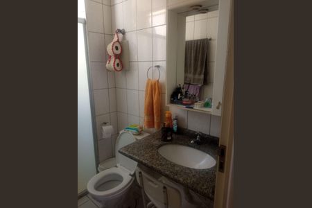 Banheiro  de apartamento à venda com 2 quartos, 55m² em Continental, Osasco