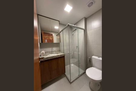 Banheiro de kitnet/studio para alugar com 1 quarto, 29m² em Itapuã, Salvador