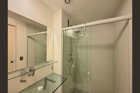 Banheiro de apartamento à venda com 1 quarto, 75m² em Itaim Bibi, São Paulo