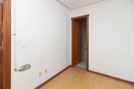 Quarto de Serviço de apartamento à venda com 3 quartos, 82m² em Cristal, Porto Alegre