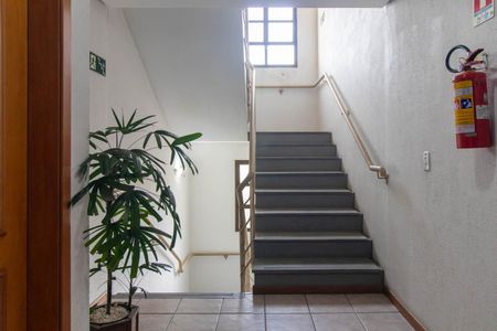 Apartamento à venda com 82m², 3 quartos e sem vaga Apartamento à venda com 82m², 3 quartos e sem vagaEscada